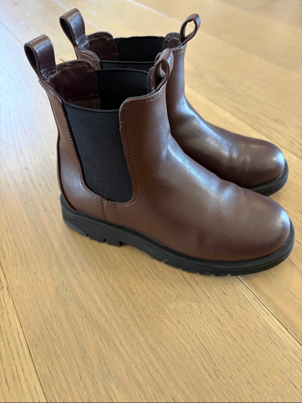 EUC GAP Boys Chelsea Boots Size 12